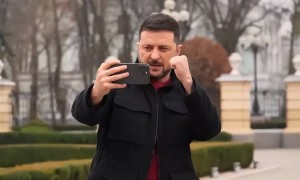 嘴硬难掩困境！泽连斯基宣称乌将胜利，专访停电凸显能源瘫痪，30% 领土被占援乌又收缩？