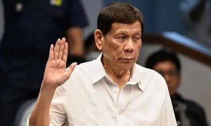 中国警告刚落地，菲警方直接抓捕上百人，马科斯死敌同时危在旦夕