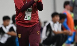 U22国足主帅：球员们像11个“兵马俑”在战斗