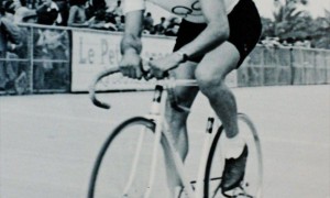 原创 
            享年101岁！最年长奥运冠军去世，曾任巴黎奥运倒数第2棒火炬手