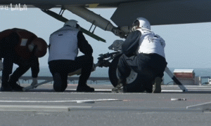 离谱！网友：你怎么证明歼-35是电磁弹射的，而不自己飞起来的？